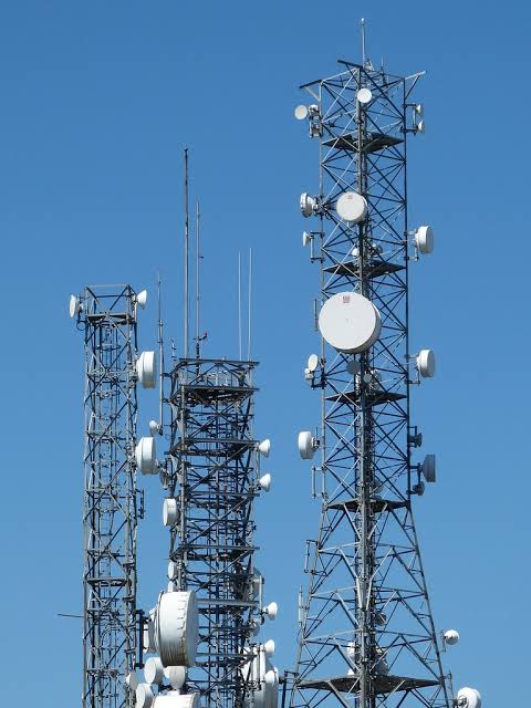 Telecommunications tower